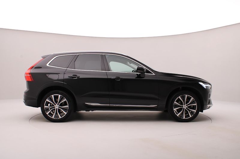 Volvo XC60 B5 AWD INSCRIPTION REZERVACE - fotka 10 z 43