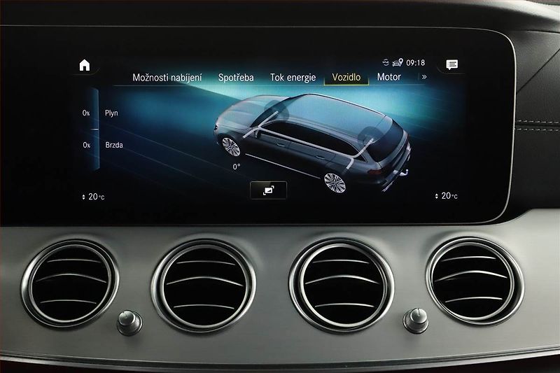 Mercedes-Benz Třídy E (2021) AMG Paket E 300 e 4MATIC - fotka 16 z 31