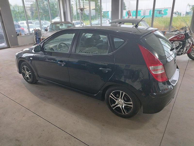 Hyundai i30 (2011) 1,6I,93KW,AUTOMAT,ALU,naj.63t - fotka 8 z 27