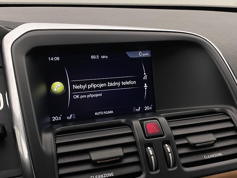 Volvo XC60 D4 AWD MOMENTUM REZERVACE - fotka 38 z 43