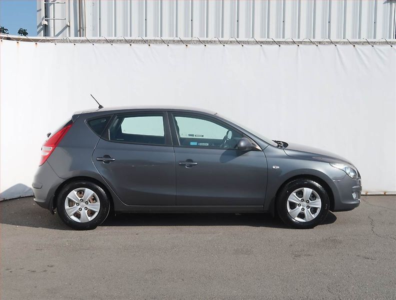 Hyundai i30 (2009) 1.4 CVVT, Serv.kniha - fotka 6 z 16