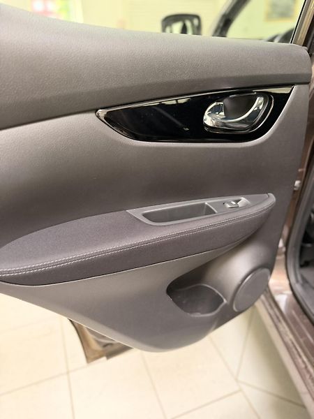 Nissan Qashqai 1,3 - fotka 14 z 29