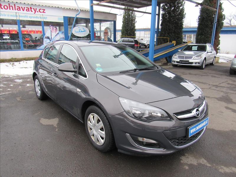 Opel Astra 1,4 Turbo 103kW - fotka 3 z 31