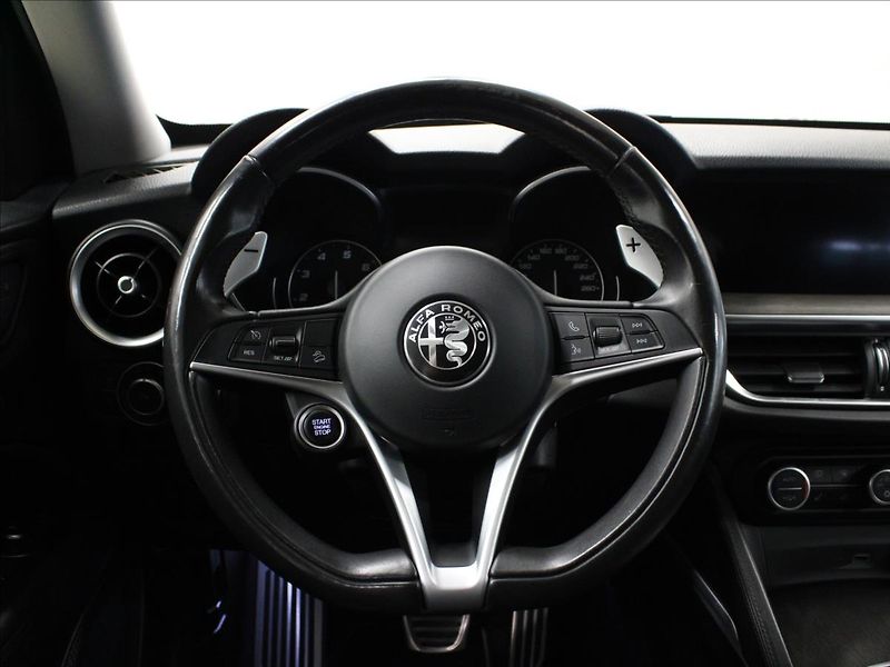 Alfa Romeo Stelvio 2,0 TBi 280k Q4 Kůže Led - fotka 17 z 33