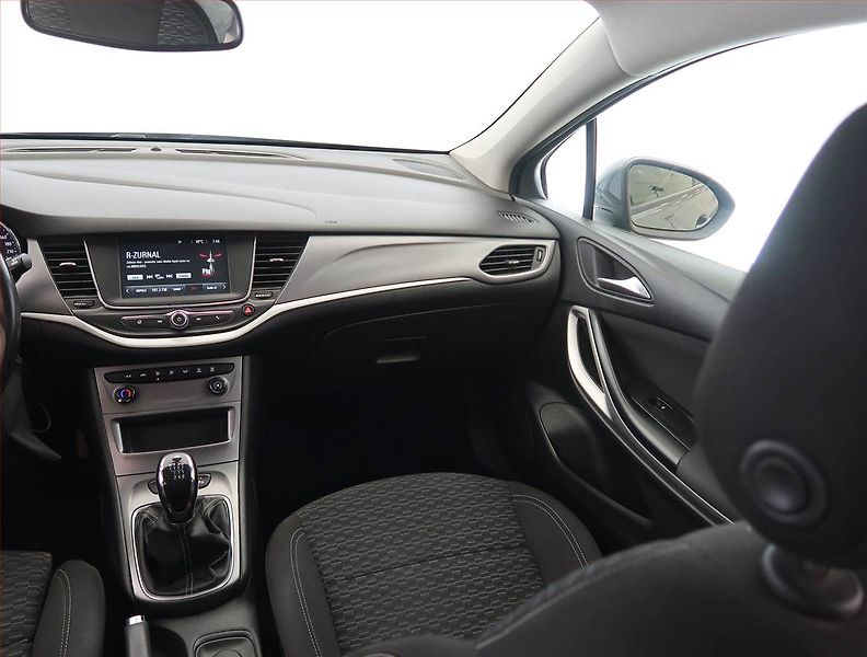 Opel Astra (2019) 1.6 CDTI, Navi, Tempomat - fotka 8 z 18