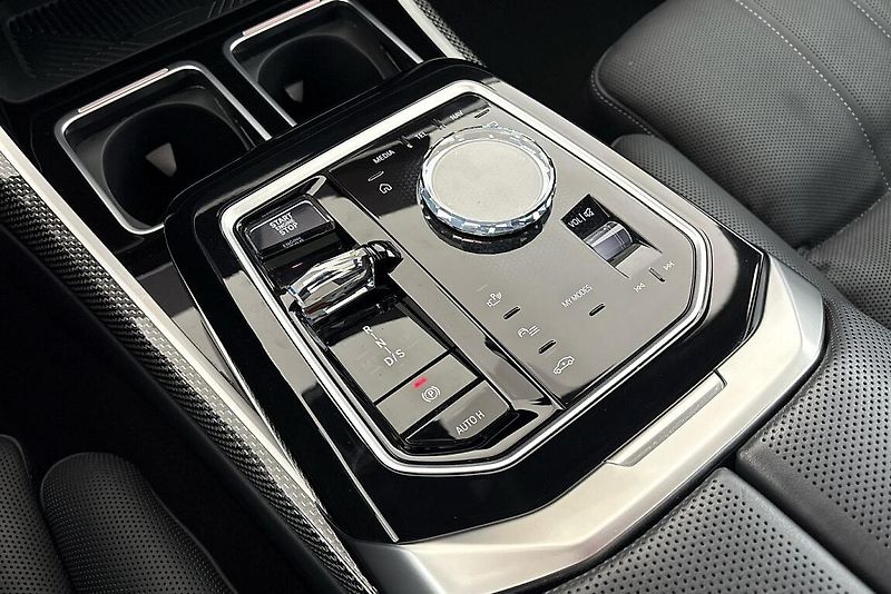 BMW Řada 7 řady 7 | M760e xDrive - fotka 24 z 27