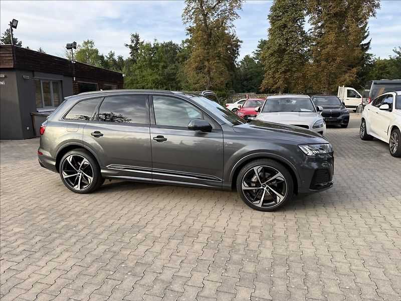 Audi Q7 50 TDI S-Line Quattro - fotka 2 z 37