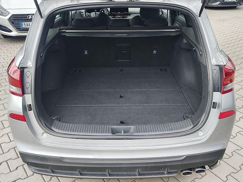 Hyundai i30 1.5  T-GDI/103kW N-Line DCT - fotka 9 z 35