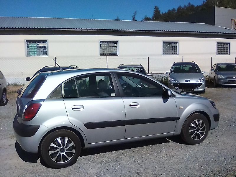 Kia Rio (2006) 1.4i 16V, velmi pěkné - fotka 3 z 30