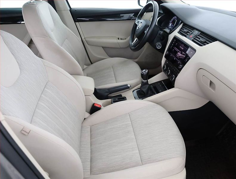 Škoda Octavia (2019) Ambition 2.0 TDI, Serv.kniha - fotka 7 z 17