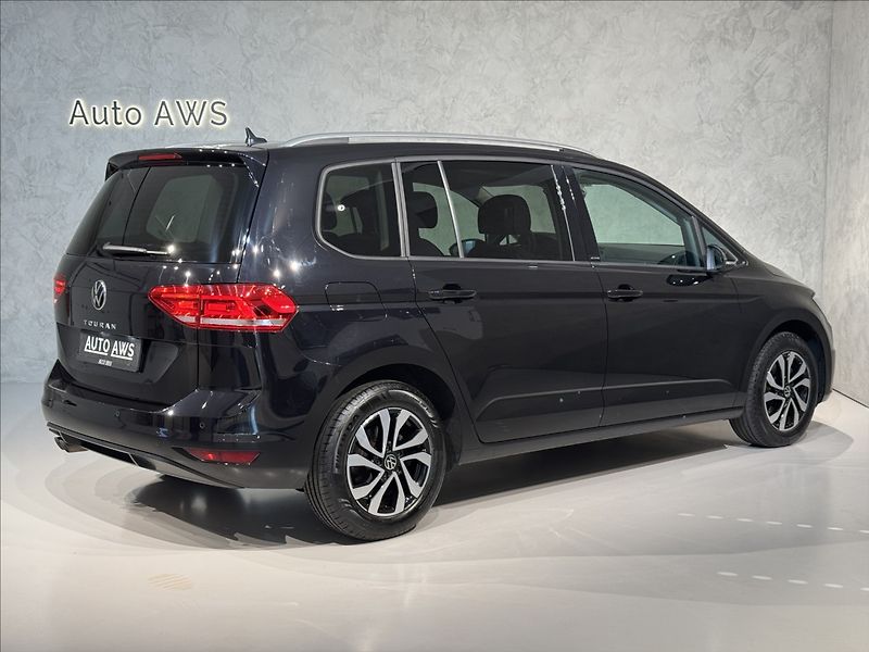 Volkswagen Touran 2,0 TDi  DSG Active LED Assist - fotka 7 z 44