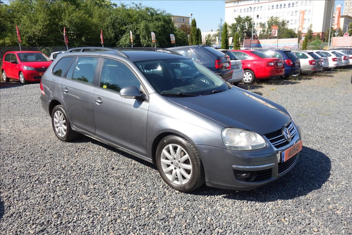 Volkswagen Golf 1,9 TDi 77KW, ČR, SERVIS. KN.
