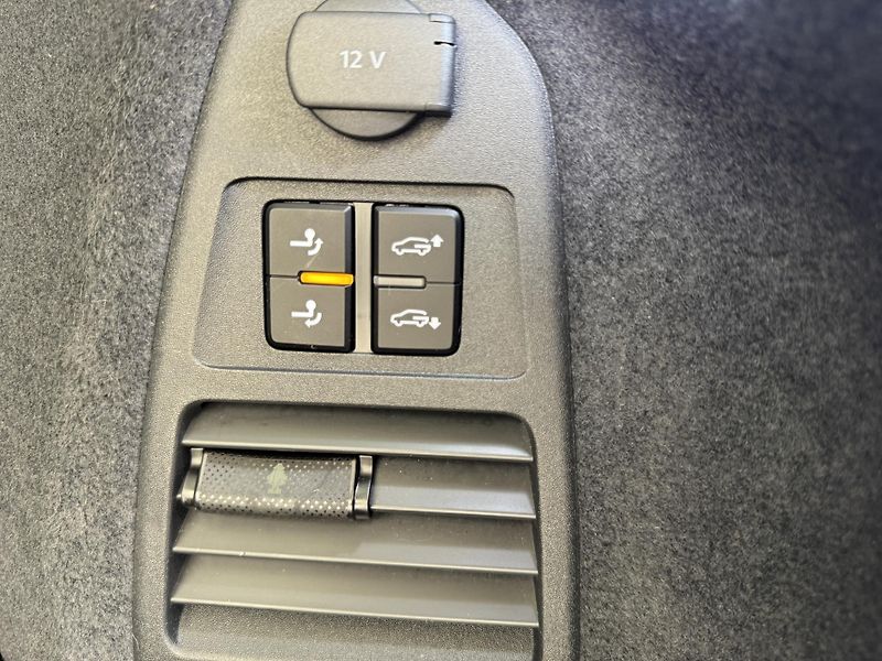 Volkswagen Touareg 3.0Tdi*1-MAJ*DPH*R-LINE*HUD* - fotka 14 z 47