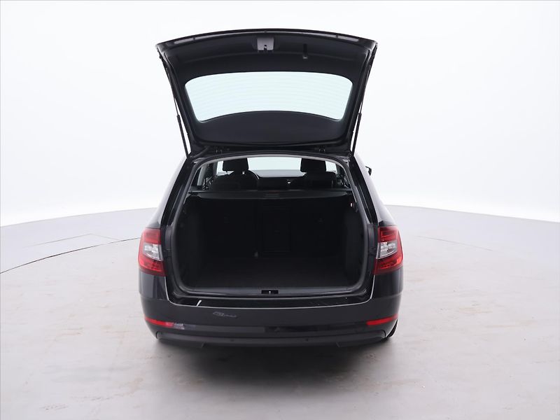 Škoda Octavia 1.6 TDI CZ Style Kessy LED DPH - fotka 9 z 27