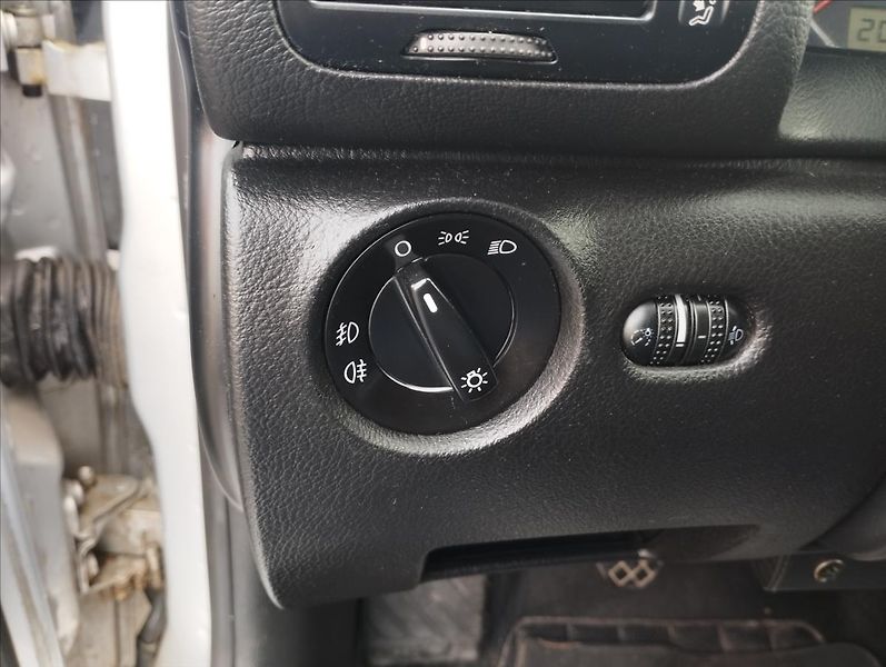 Volkswagen Passat 2,0 85KW - fotka 15 z 20