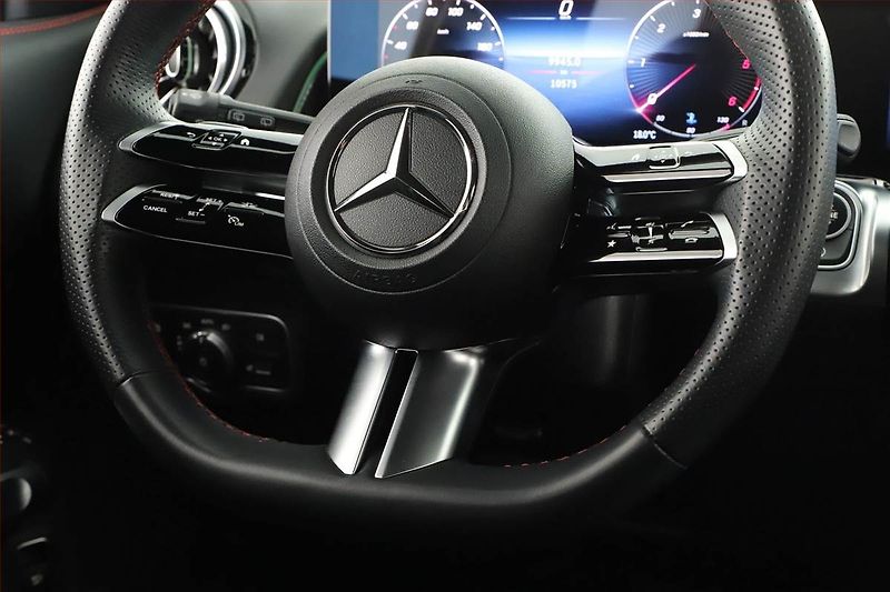 Mercedes-Benz GLB (2024) 200 d 4MATIC, AMG Line - fotka 20 z 20