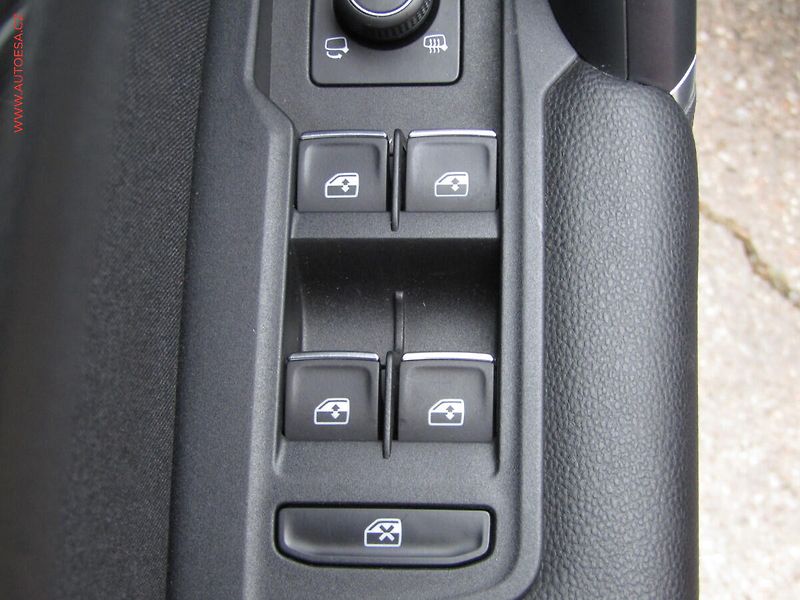 Volkswagen Tiguan (2016) 2.0 TDi, Highline, LED, panor - fotka 11 z 15
