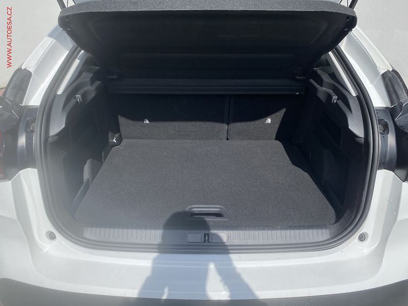 Citroën C4 (2023) 1.2 PT, 1.maj,ČR, Feel, navi - fotka 7 z 16