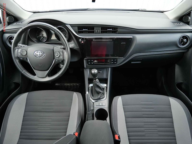 Toyota Auris (2019) 1.6i, ČR, AC, tempo - fotka 8 z 20