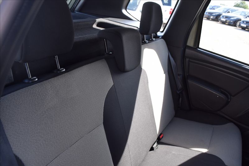 Dacia Duster 1,6 I 77KW NÍZKÉ KM 2XKOLA TOP - fotka 21 z 44