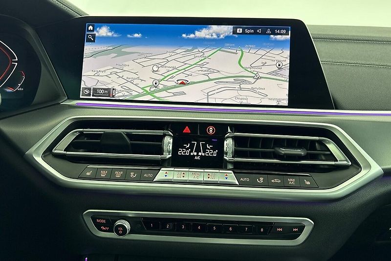 BMW X5 xDrive40i - fotka 15 z 27
