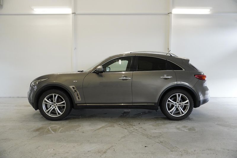 Infiniti FX50 5.0 V8 287 kW AWD AUTOMAT - fotka 2 z 24