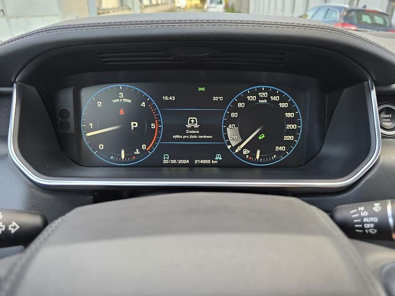 Land Rover Range Rover VOGUE 4,4 V8 250kW 4x4 TAŽNÉ - fotka 52 z 61