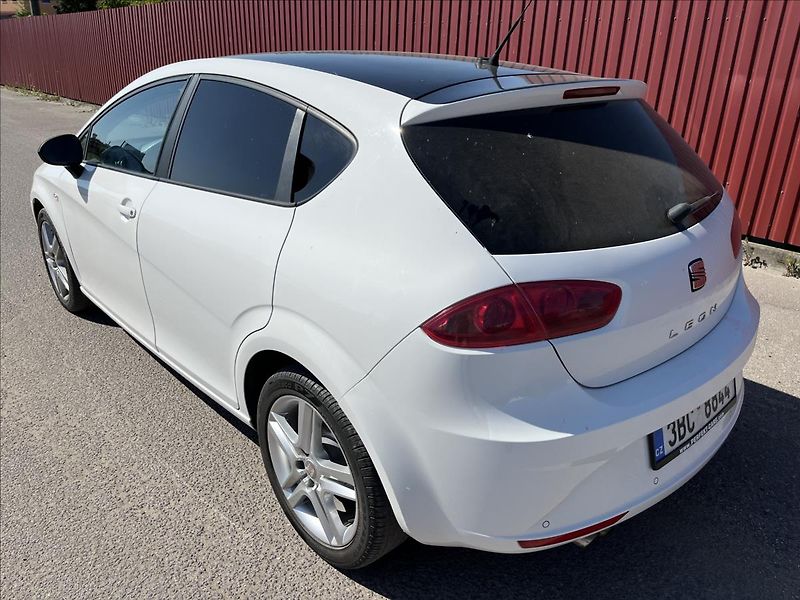 Seat Leon 2,0 TDi STYLE ROZVODY KLIMA - fotka 8 z 37