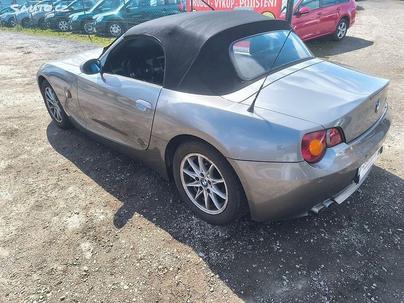 BMW Z4 6V,KRÁSNÁ,VÝBAVA,ALU,+HARDTOP - fotka 13 z 33