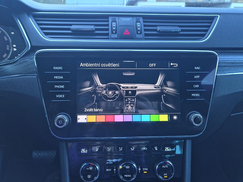 Škoda Superb Combi 2,0TDi 147kw DSG 17ALU - fotka 23 z 41