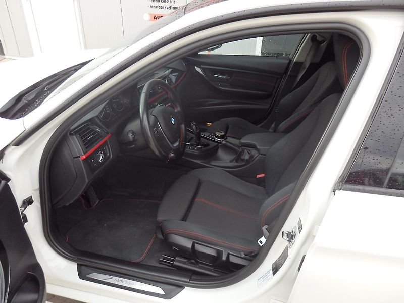 BMW Řada 3 320D 135 kW XENONY, NAVI, DVD - fotka 6 z 19