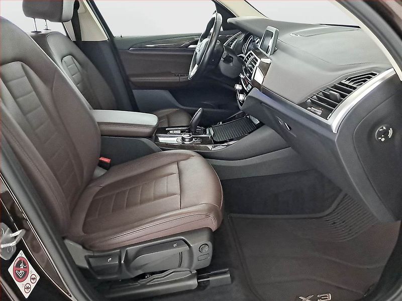 BMW X3 (2018) Luxury line xDrive20d - fotka 9 z 18