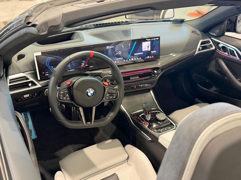 BMW M4 (2026) Competition Cabrio xDrive H&K - fotka 4 z 15