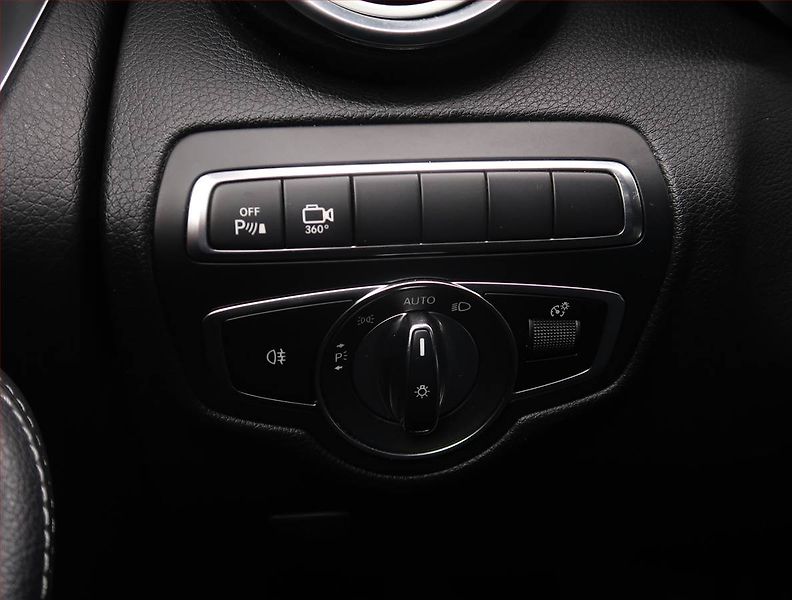 Mercedes-Benz GLC (2018) AMG line 220 d, 4x4,Automat - fotka 21 z 25
