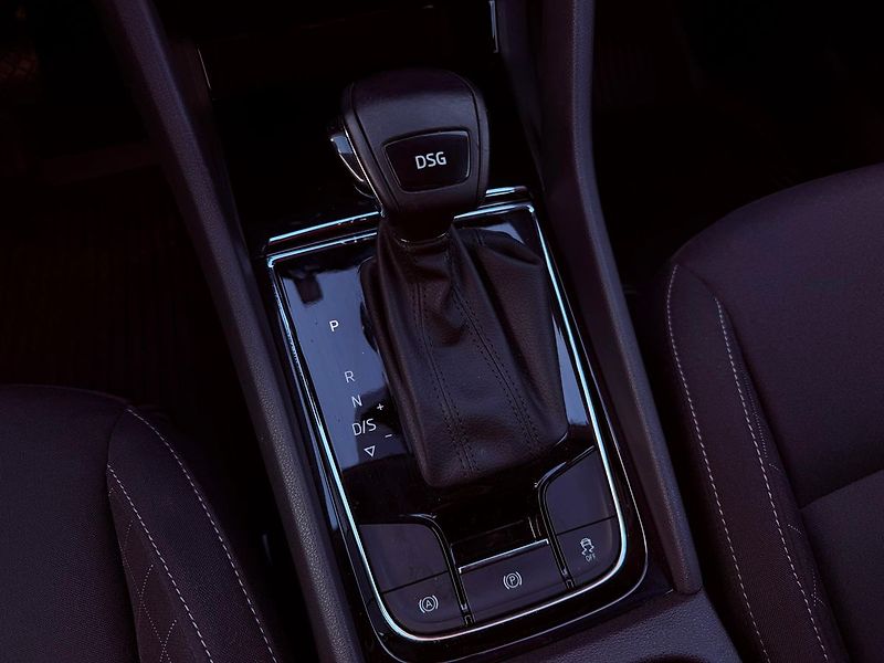 Škoda Karoq 2.0 TDi DSG Ambition, ČR, 1.M - fotka 22 z 27