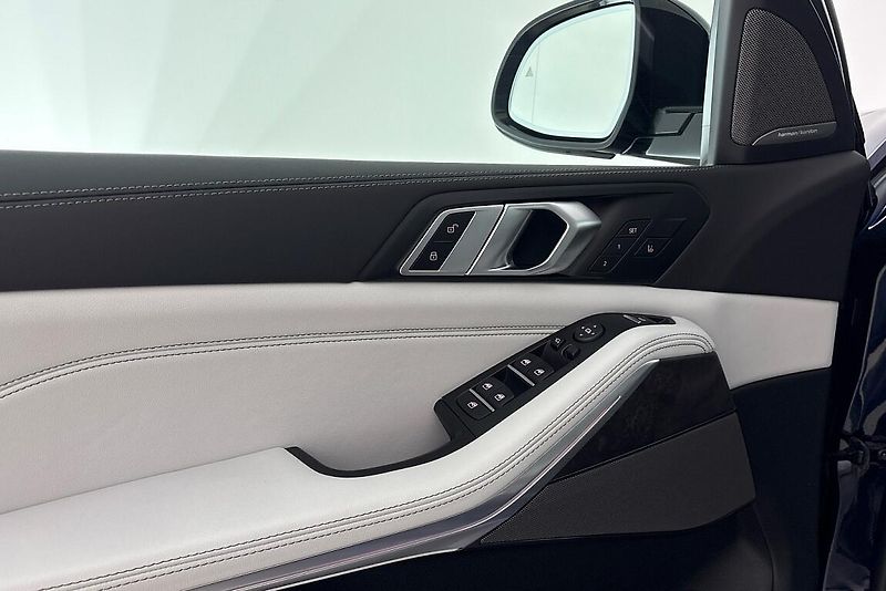 BMW X5 xDrive40d - fotka 17 z 26