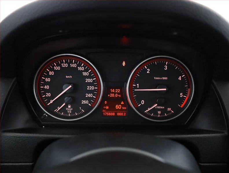 BMW X1 (2011) xDrive20d, 4X4, Xenony - fotka 8 z 16