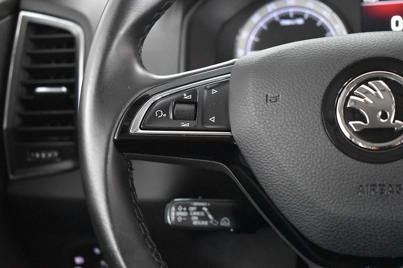 Škoda Karoq 1.6 TDI 85kW KAMERA*KESSY*ACC* - fotka 17 z 42