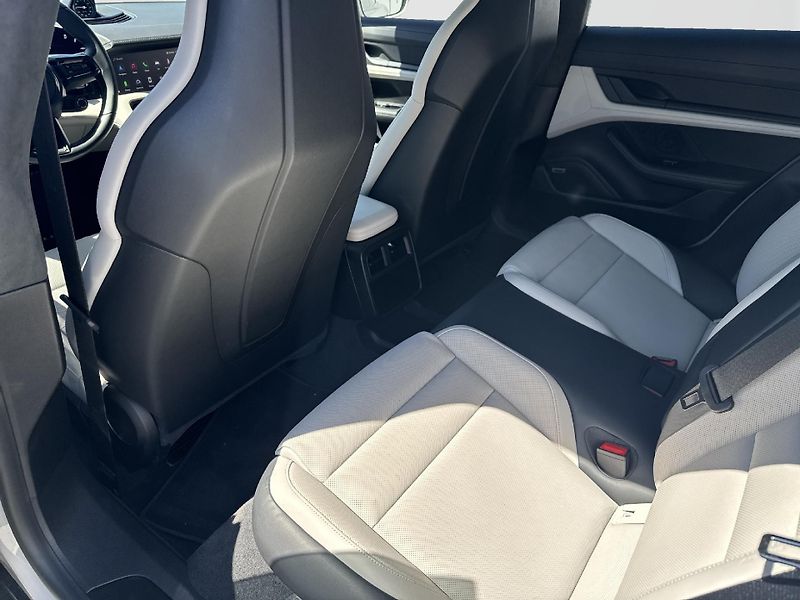 Porsche Taycan GTS - fotka 23 z 27