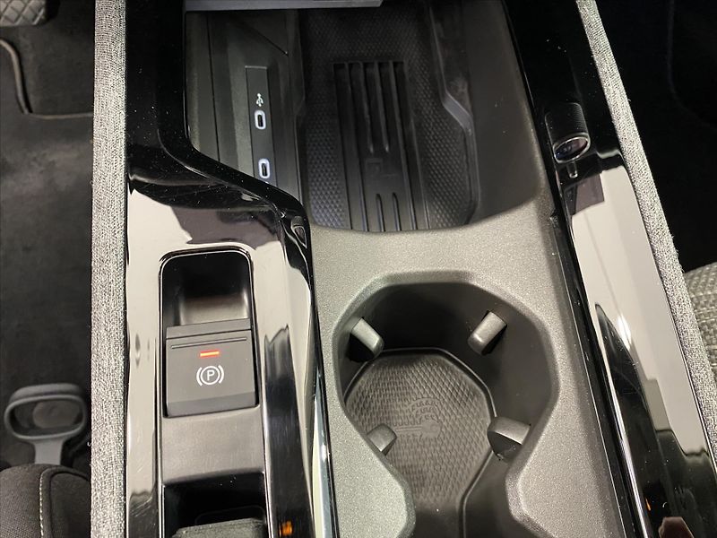 Škoda Superb 2,0 TDI 110kW DSG Selection - fotka 18 z 30
