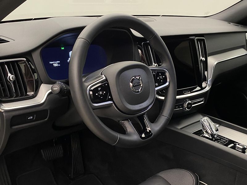 Volvo V60 CC B5 AWD BRIGHT PLUS AUT  - fotka 18 z 58