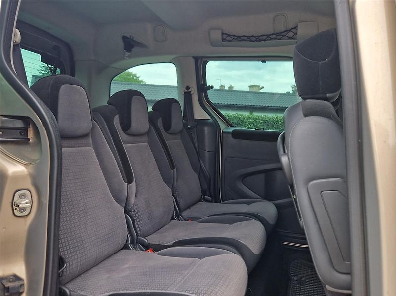Citroën Berlingo 1,6 HDi 88kW MULTISPACE AUTOAC - fotka 12 z 30