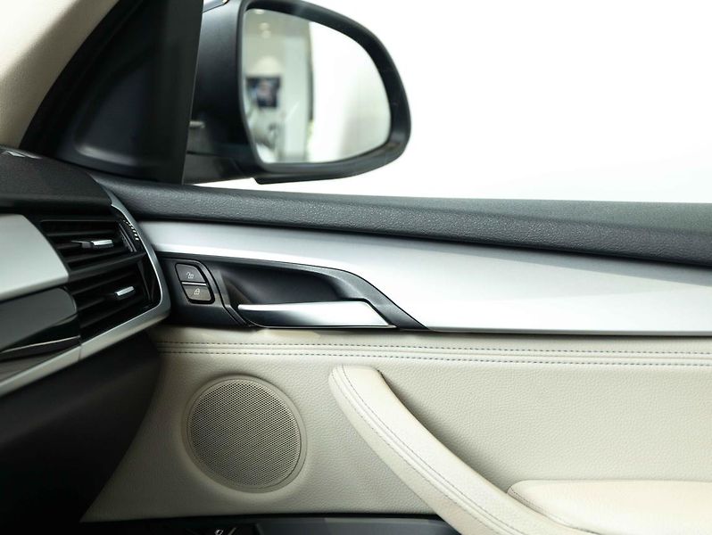 BMW X5 xDrive30d - fotka 16 z 22