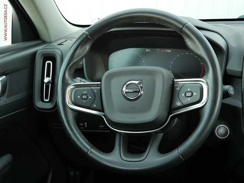 Volvo XC40 (2021) 1.5T, 1.maj,ČR, Momentum, AT - fotka 11 z 28