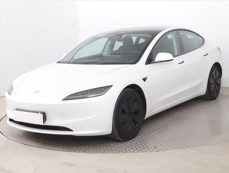 Tesla Model 3 (2023) Standard Range LFP, SoH 96% - fotka 2 z 23