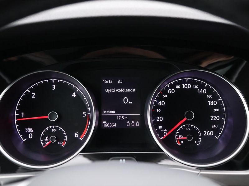 Volkswagen Touran 1,6 TDI 81kW Navi Tažné - fotka 17 z 34