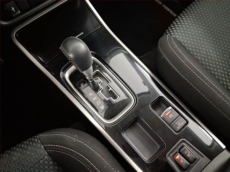Mitsubishi Outlander (2021) Intense 2.0, Automat - fotka 19 z 20