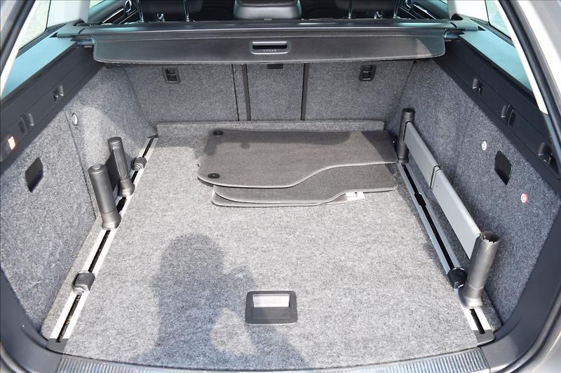 Škoda Superb 2,0 TDI 125KW TOP VÝBAVA ALU - fotka 26 z 50