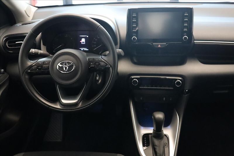 Toyota Yaris 1,5  HYBRID - fotka 13 z 23