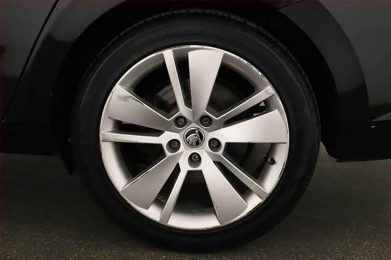 Škoda Superb (2015) Style 2.0 TDI, Automat - fotka 12 z 17